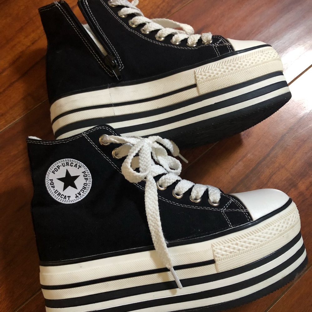 Black and white sneaker